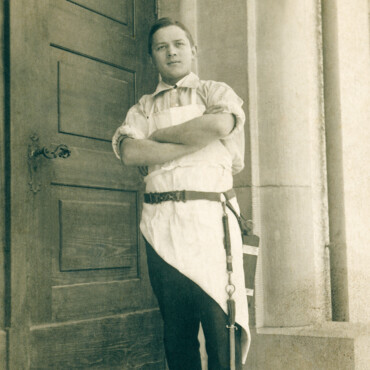 Karl Handl II mit Schleifstein ca 1930 Handl Tyrol